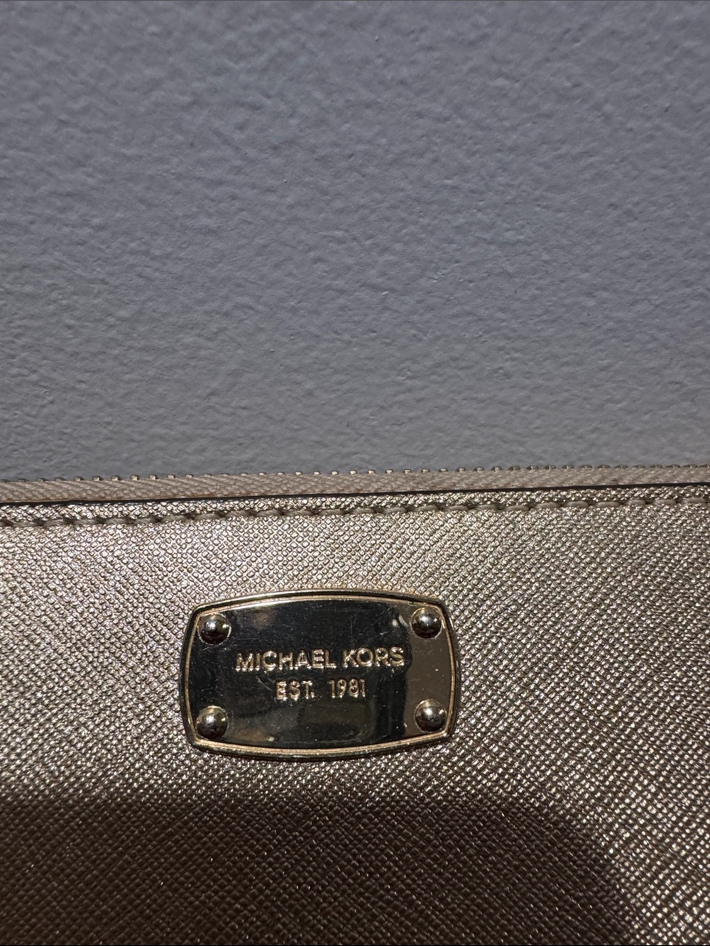 Michael Kors Metallic Gold Saffiano Zip Wallet - Picture 2 of 6